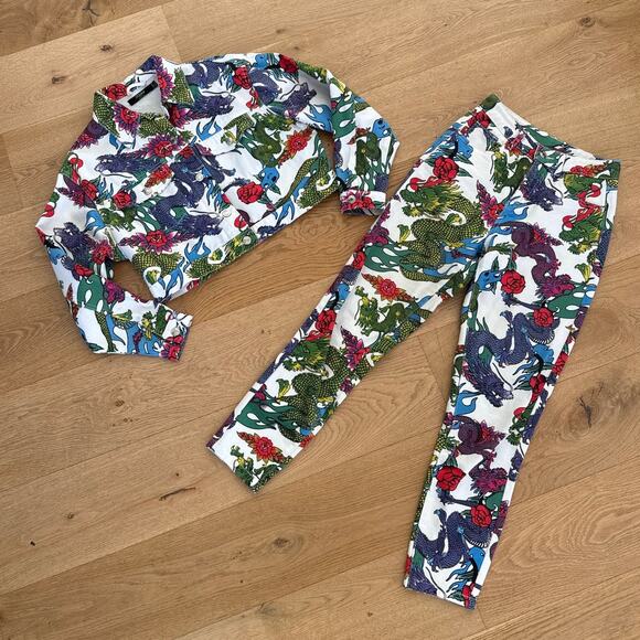 Jaded London - Dragon Print Mom Jeans & Crop Jacket in White Red & Green - Picture 1 of 7